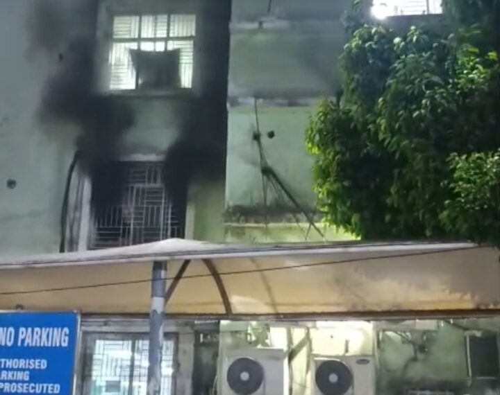 ओडिशा के मेडिकल कॉलेज और अस्पताल में आग लगने से 10 लोगों की मौत